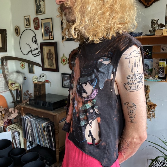 🏴‍☠️ SOLD 🏴‍☠️ Thrashed Bleached Cropped Skeleton Boxy Muscle Tee ~ Size M - Picture 4 of 8